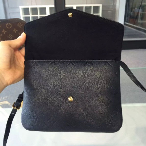 Thumbnail: LOUIS VUITTON Canvas Crossbody Leather Bag
