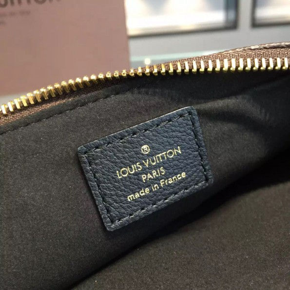 Thumbnail: LOUIS VUITTON Monogram Crossbody Leather Bag