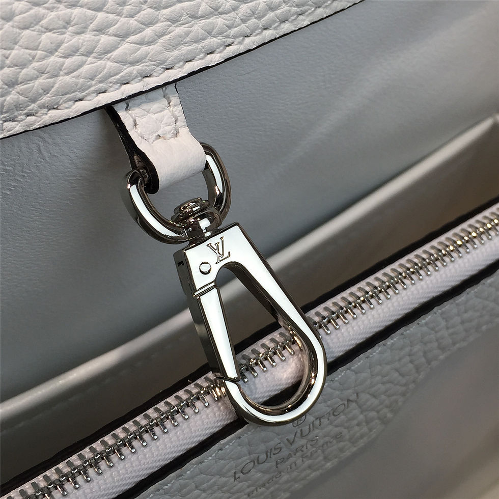 Thumbnail: LOUIS VUITTON CAPUCINES BB Tote Leather Bag