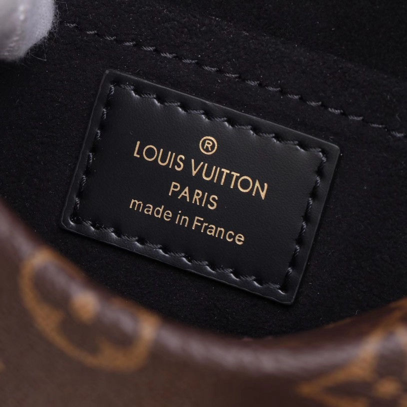 Thumbnail: LOUIS VUITTON Boîte Bento Monogram Bag
