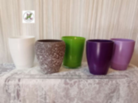 Maceteros de  cerámica y cristal para orquídeas.