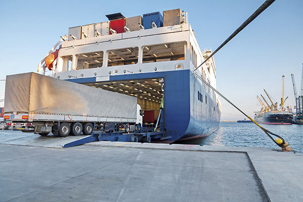 Załadunek statku RORO