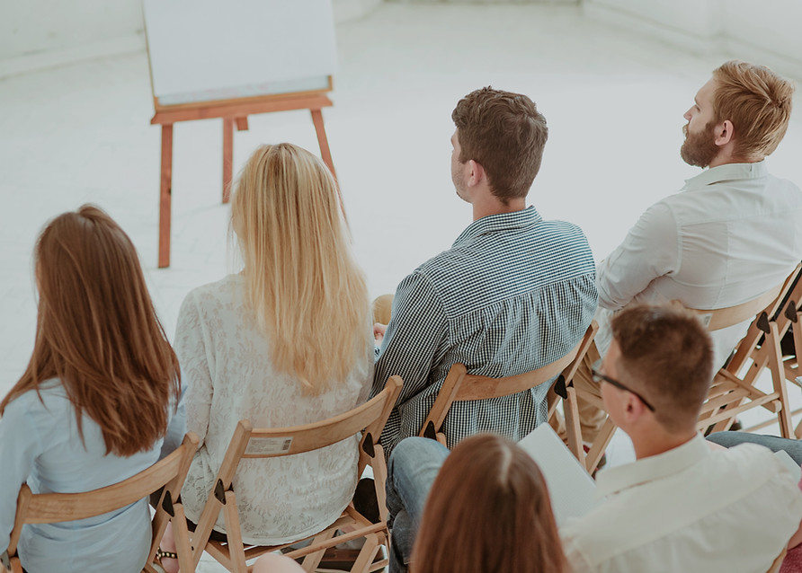 people-business-meeting-conference-hall_edited.jpg