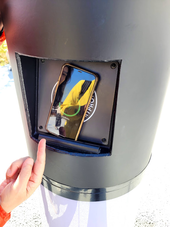 智慧電桿(Smart Pole)可以提供手機無線充電