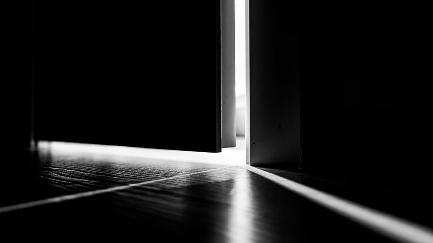 black_and_white_photo_of_a_room-scopio-69ea3d90-7043-4127-80c2-3fe1e2510a06.jpg