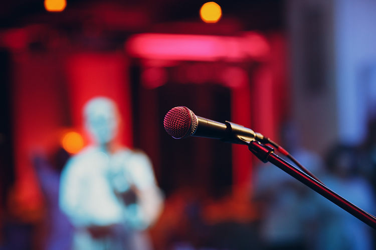 man_in_white_dress_shirt_singing-scopio-f04a1110-e567-4f11-83f7-10e6476ac3ff.jpg