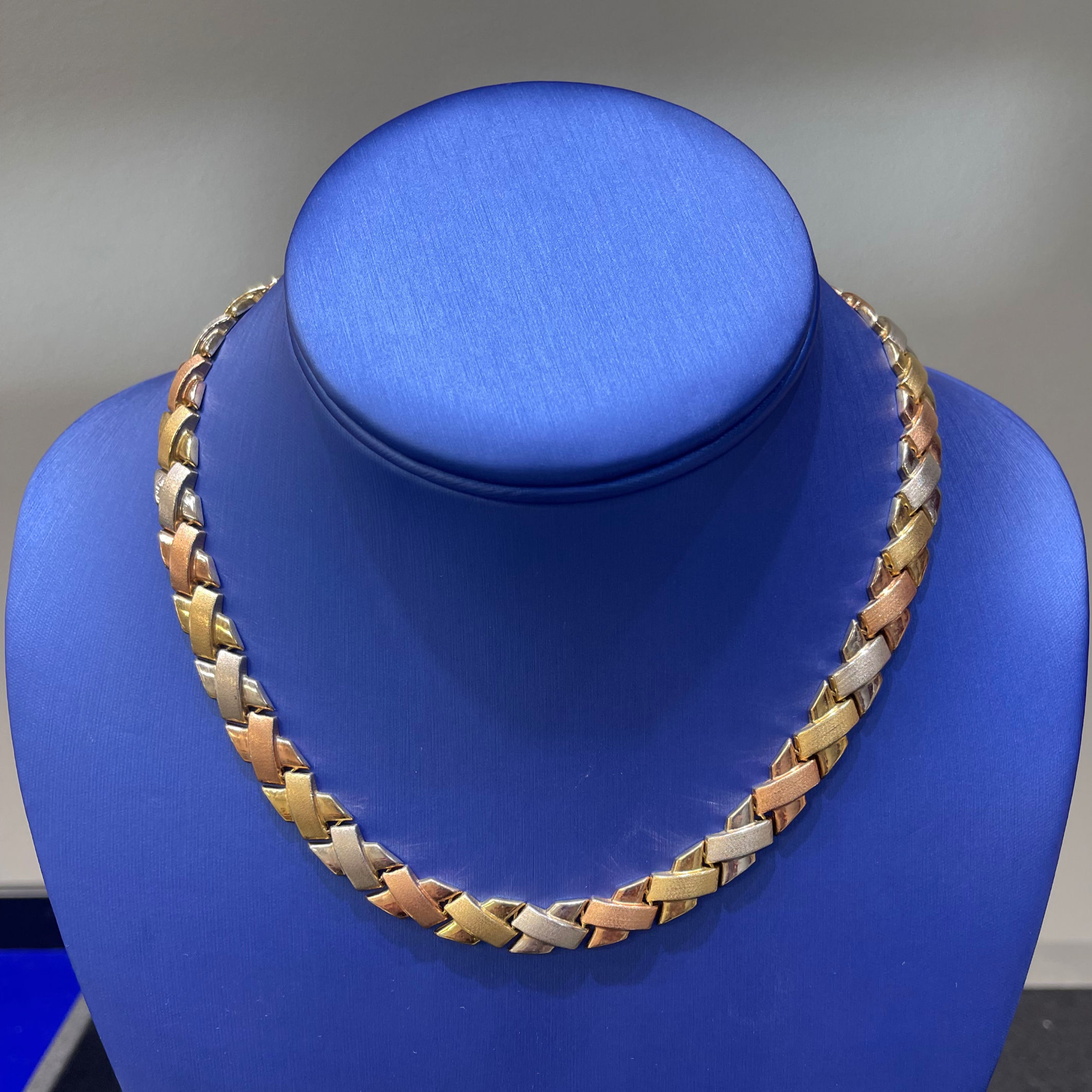 14K Women's Tri-Colored Gold Neckless 20.8 wt. in grams