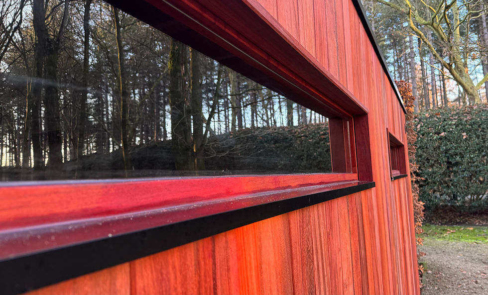 DETAIL RAAM TUINHUIS PADOUK