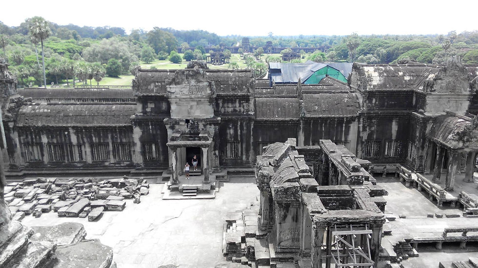 One of the courtyard inside Angkor Wat.