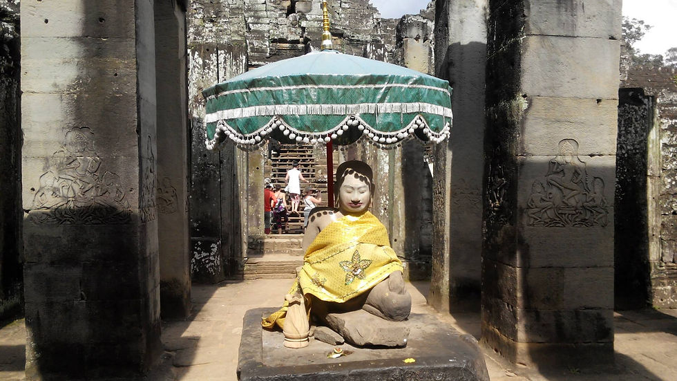 Even the Buddha statue in this compound has lipstick on. Fabulous!