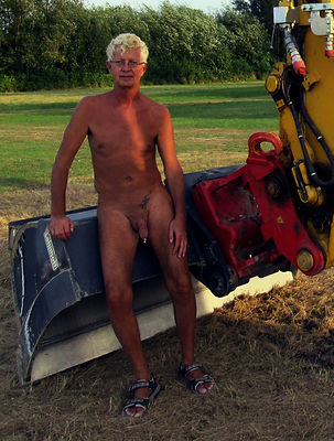 Norbert nackt auf dem Bau
