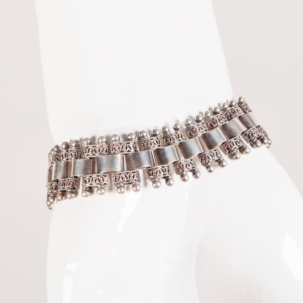 Thumbnail: 19TH C. SILVER BOOK CHAIN BRACELET WITH BUCKLE DETAILING