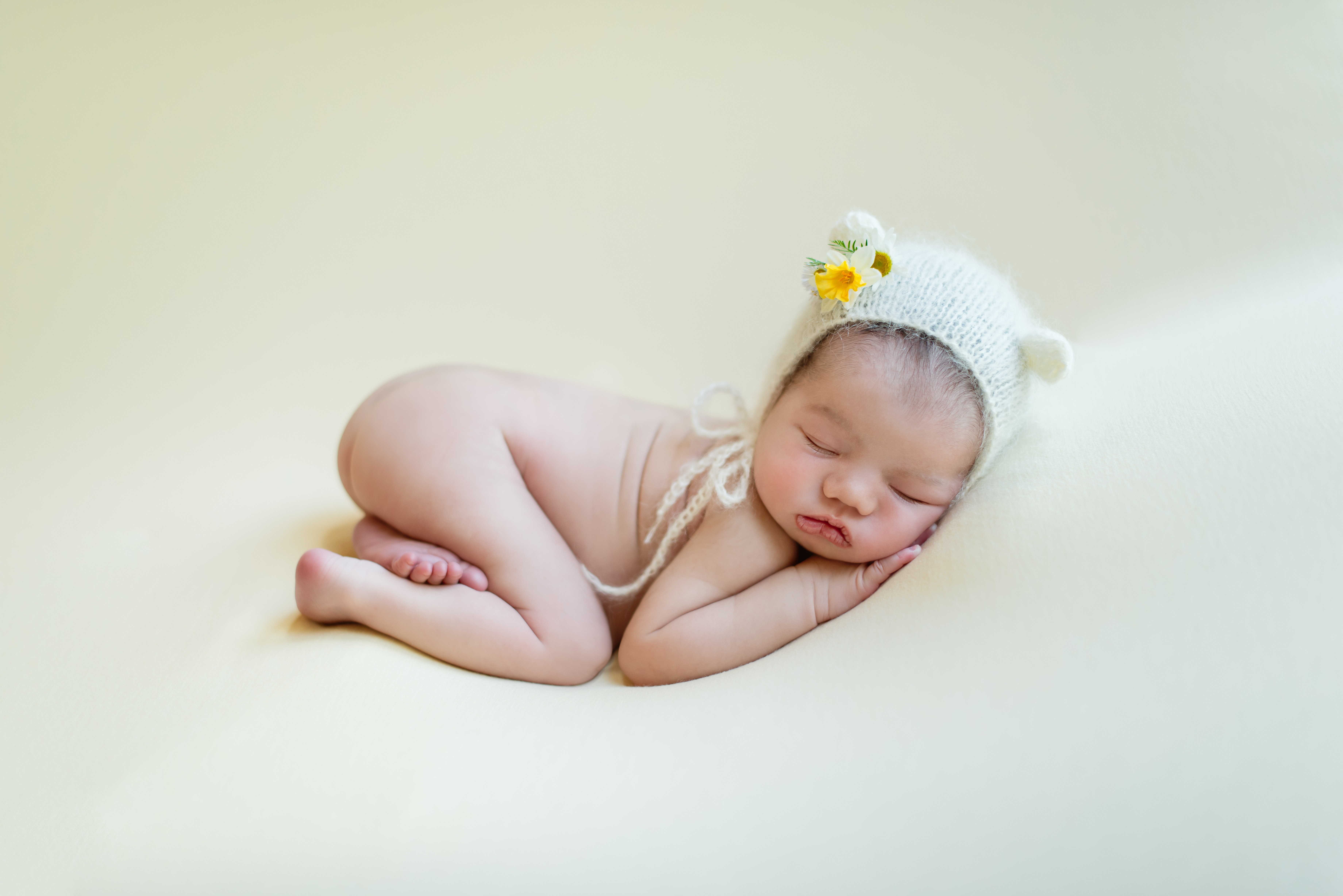 bum up pose for newborn baby