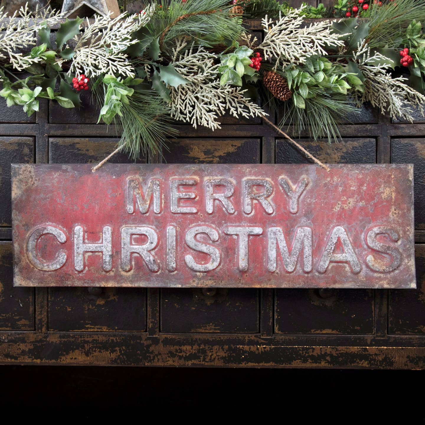 AGED MERRY CHRISTMAS SIGN-RED