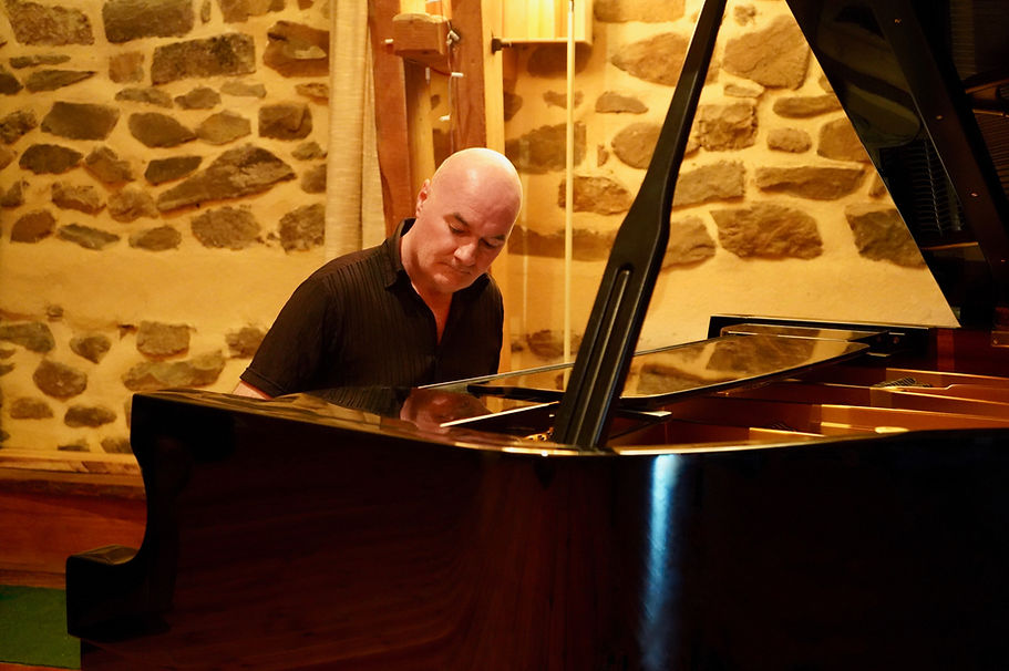 Seamus Kearney playing the piano, recording his original piano compositions. Seamus Kearney, Seamus Kearney Media, TV & Radio Journalist, France & Europe Correspondent, Freelance & Independent, Media Relations Consultant, Media Trainer, Moderator of Conferences & Debates, Based in Lyon, France 
