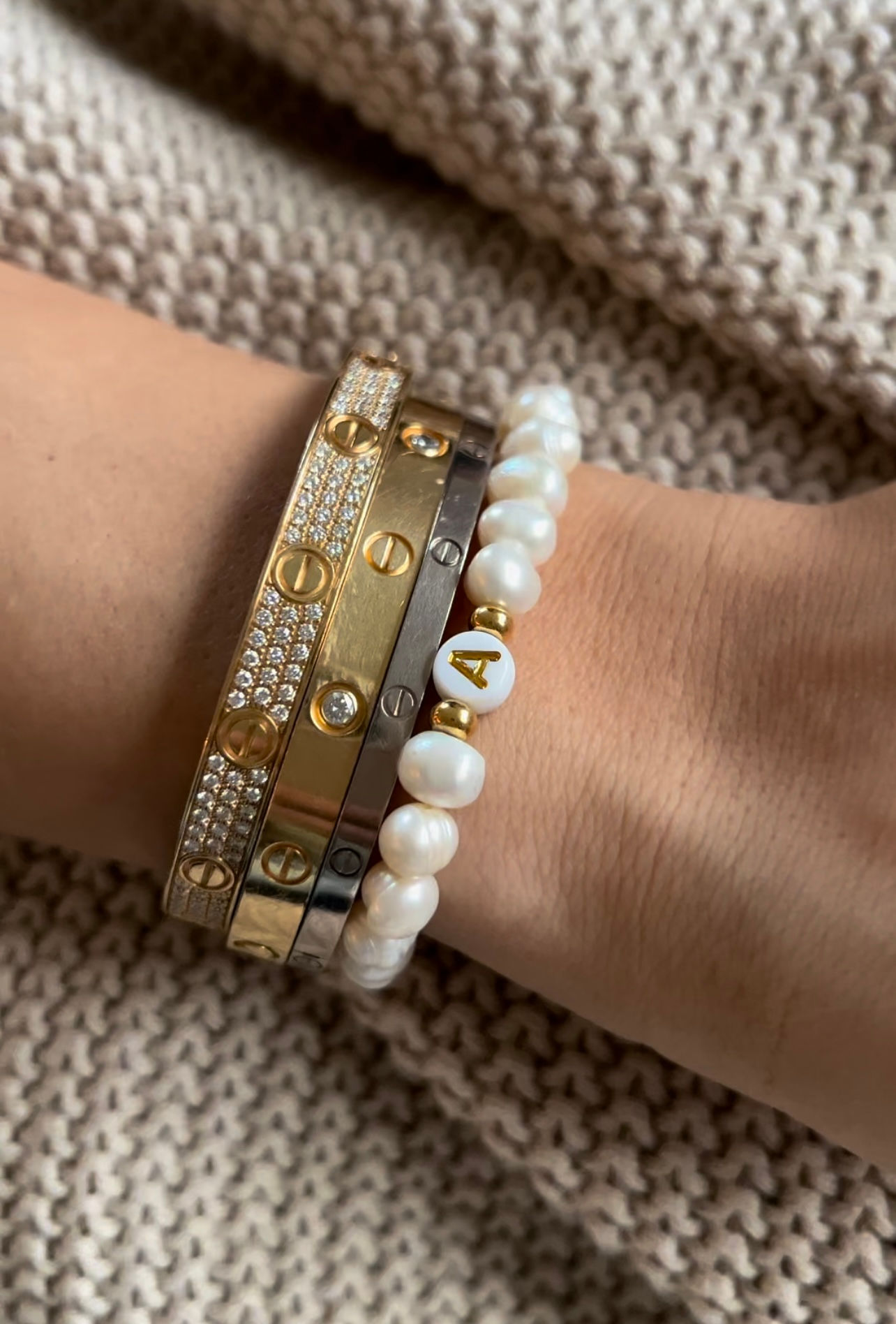 armband letteri pearl