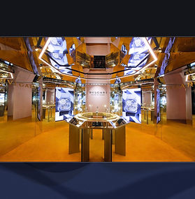 品牌場域，成就永續價值
以空間形塑品牌力量，承現代與傳統工藝之美。
我們結合整合行銷策略與室內設計專業，從品牌定位到顧客旅程，把策略化思維具象化為場域接觸點；以細緻設計與嚴謹施工，交付兼具美學、機能與可維運性的商業空間。