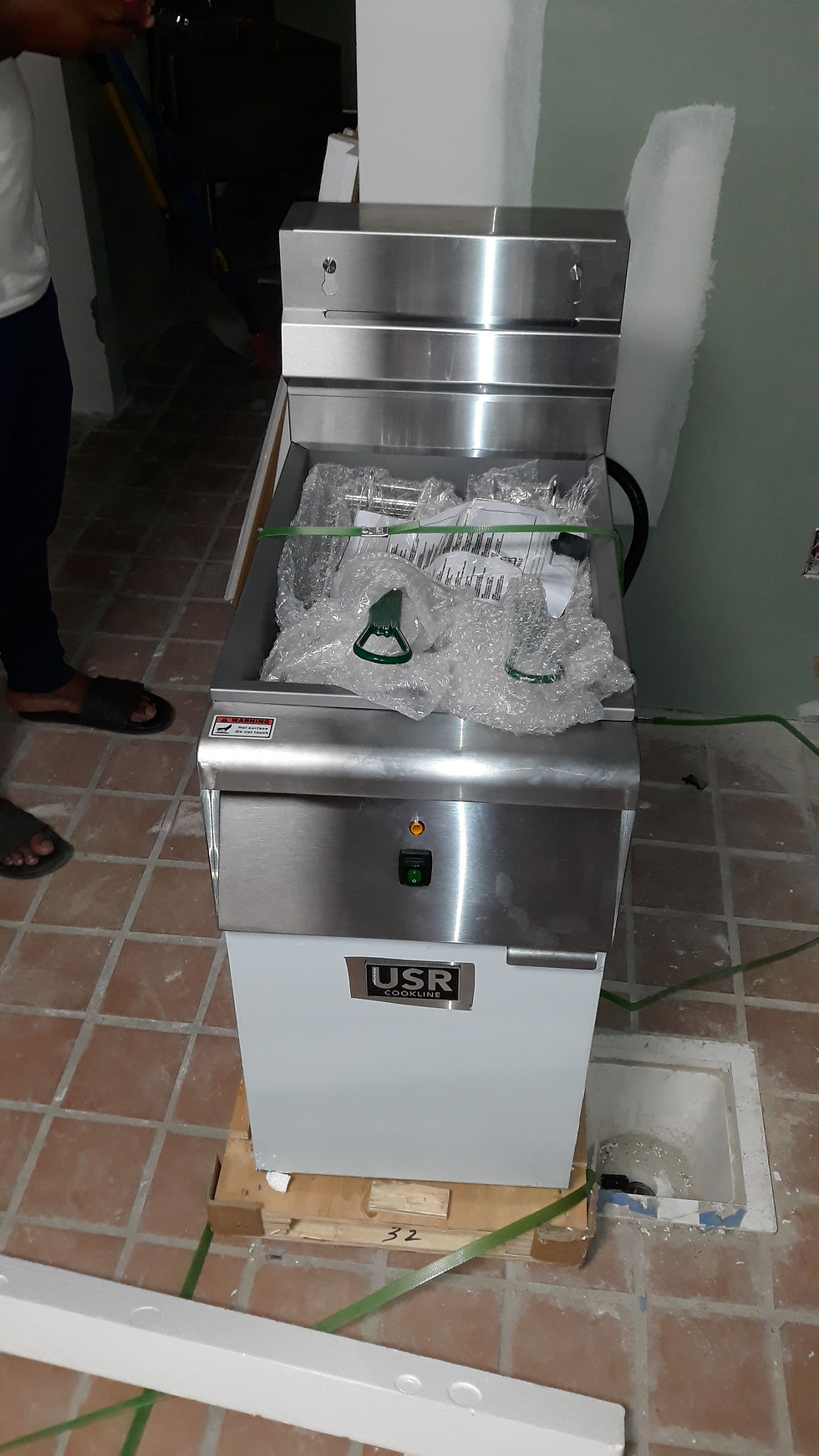 Thumbnail: Cookline Electric 40 lb. Deep Fryer, Floor Model, 240v