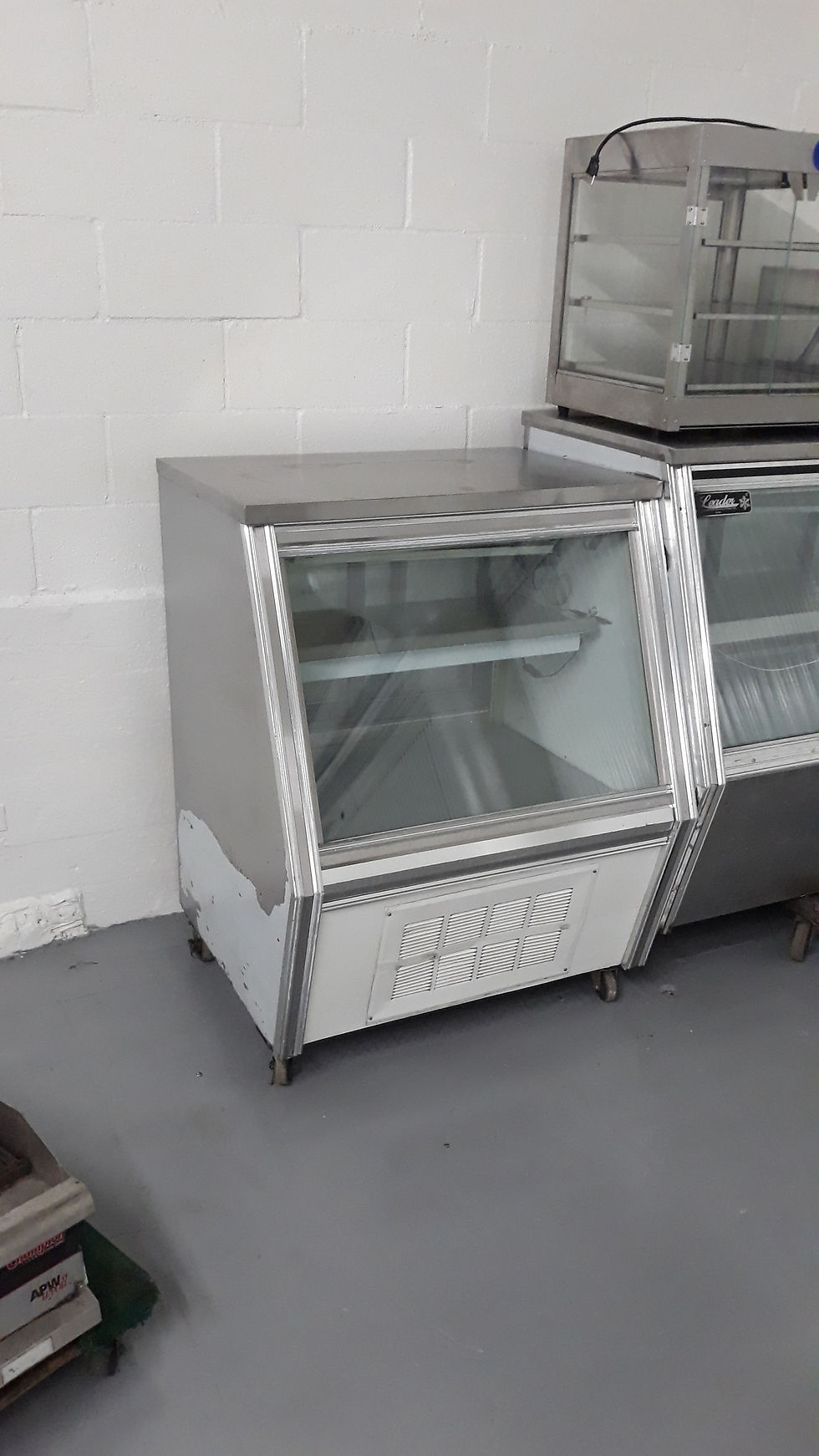 3 ft deli case used 