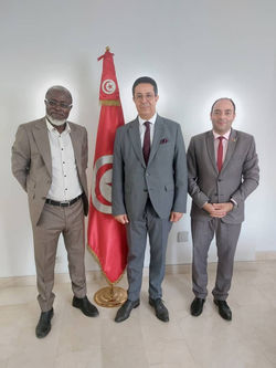 avec Mr Zied SAADAOUI Ambassadeur de Tunisie ...
