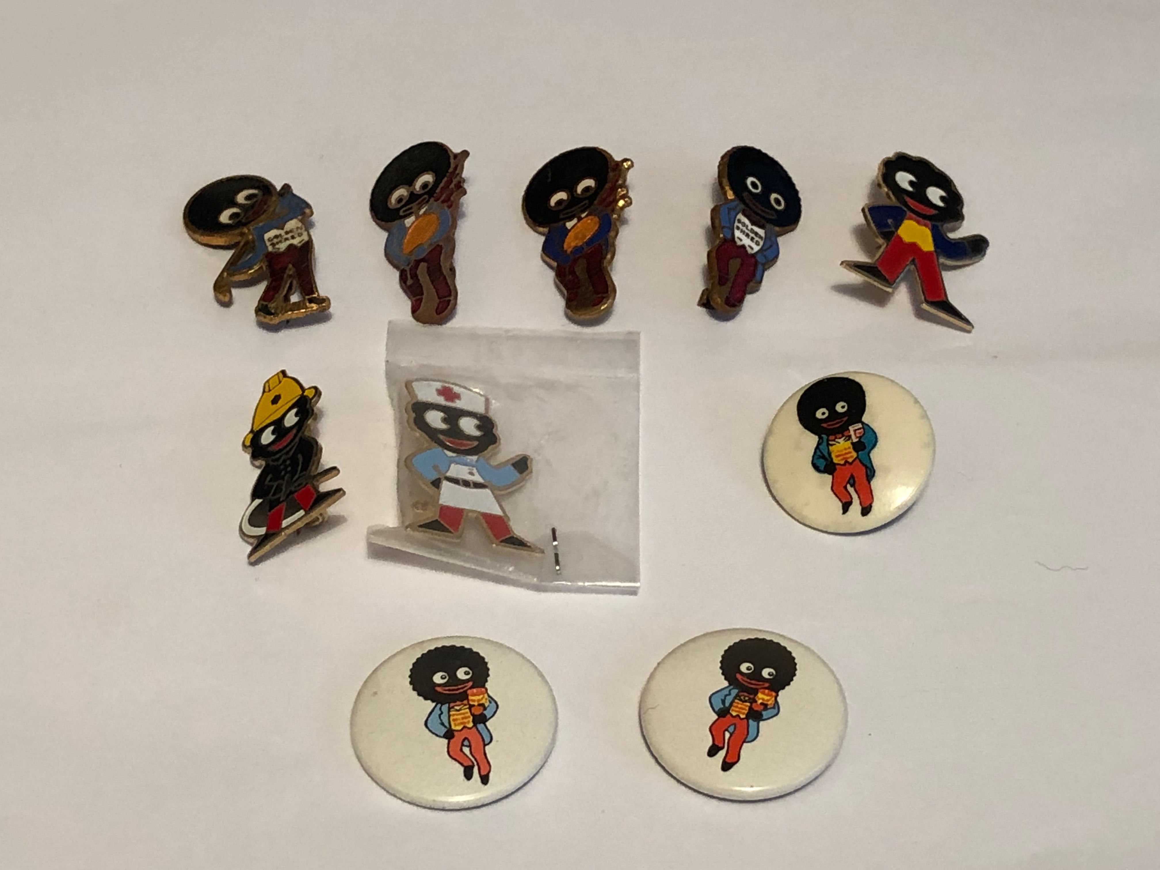 Lot of Vintage and Modern Robertsons Golly Badges + Button