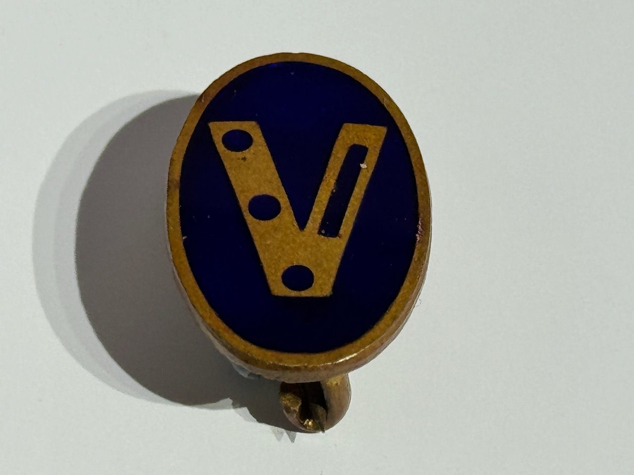 WW2 V for Victory Morse Code Enamel Badge