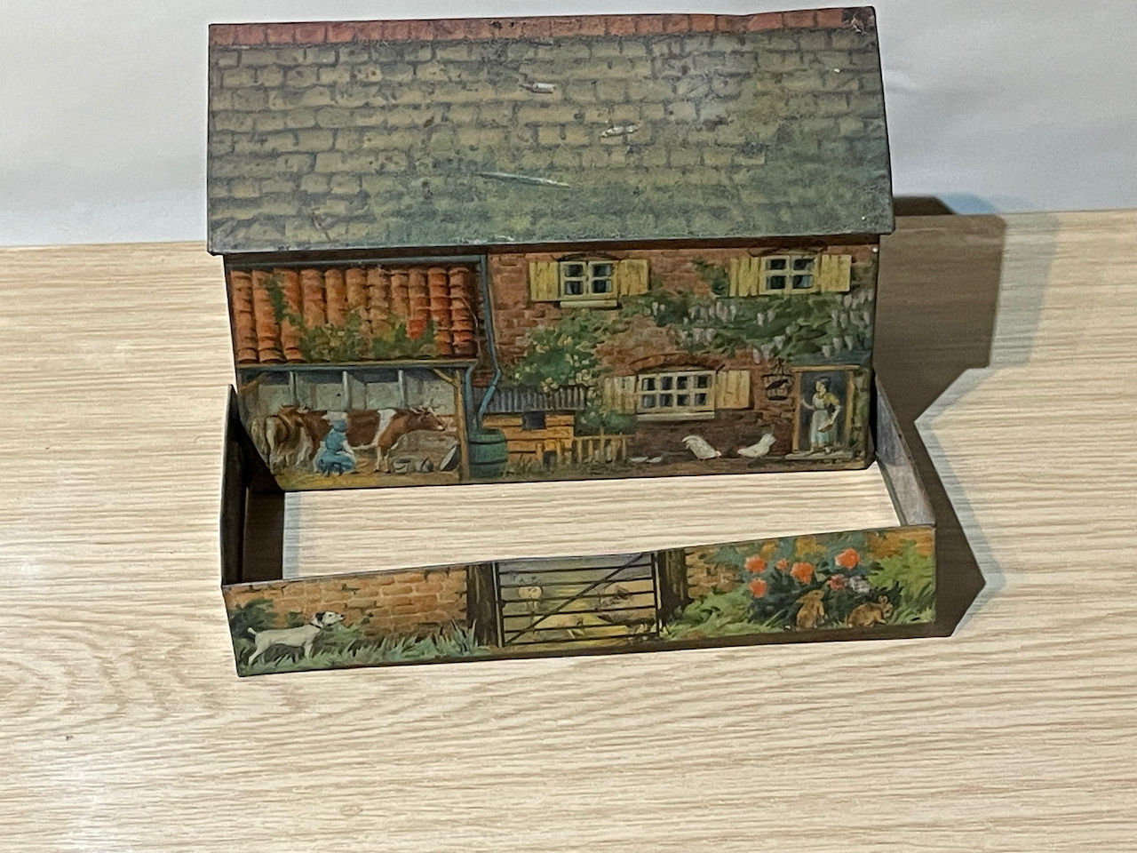 1930s Huntley & Palmers Farmhouse Biscuit Tin