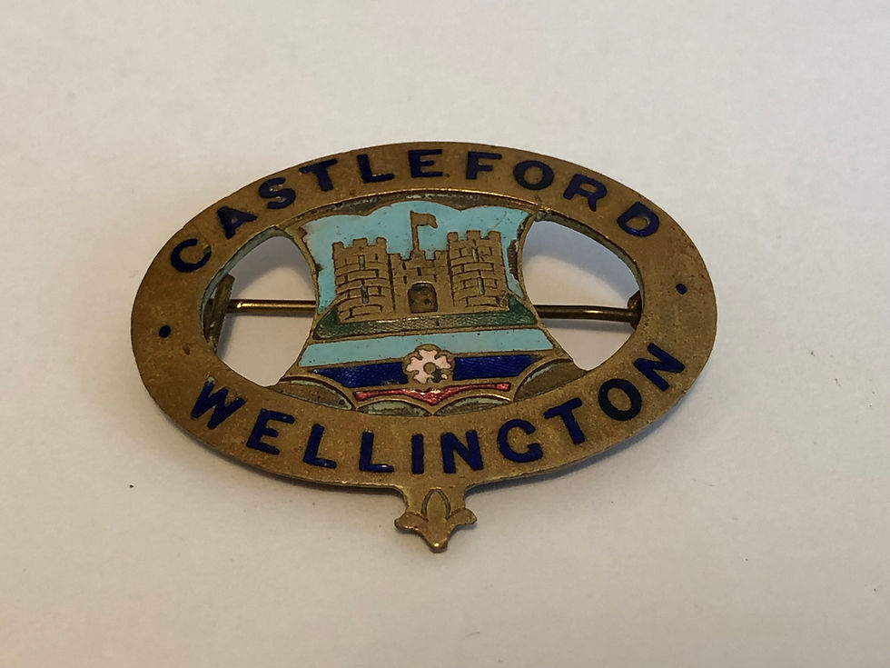 Antique/Vintage Castleford Wellington Cycling Club Enamel Badge Close