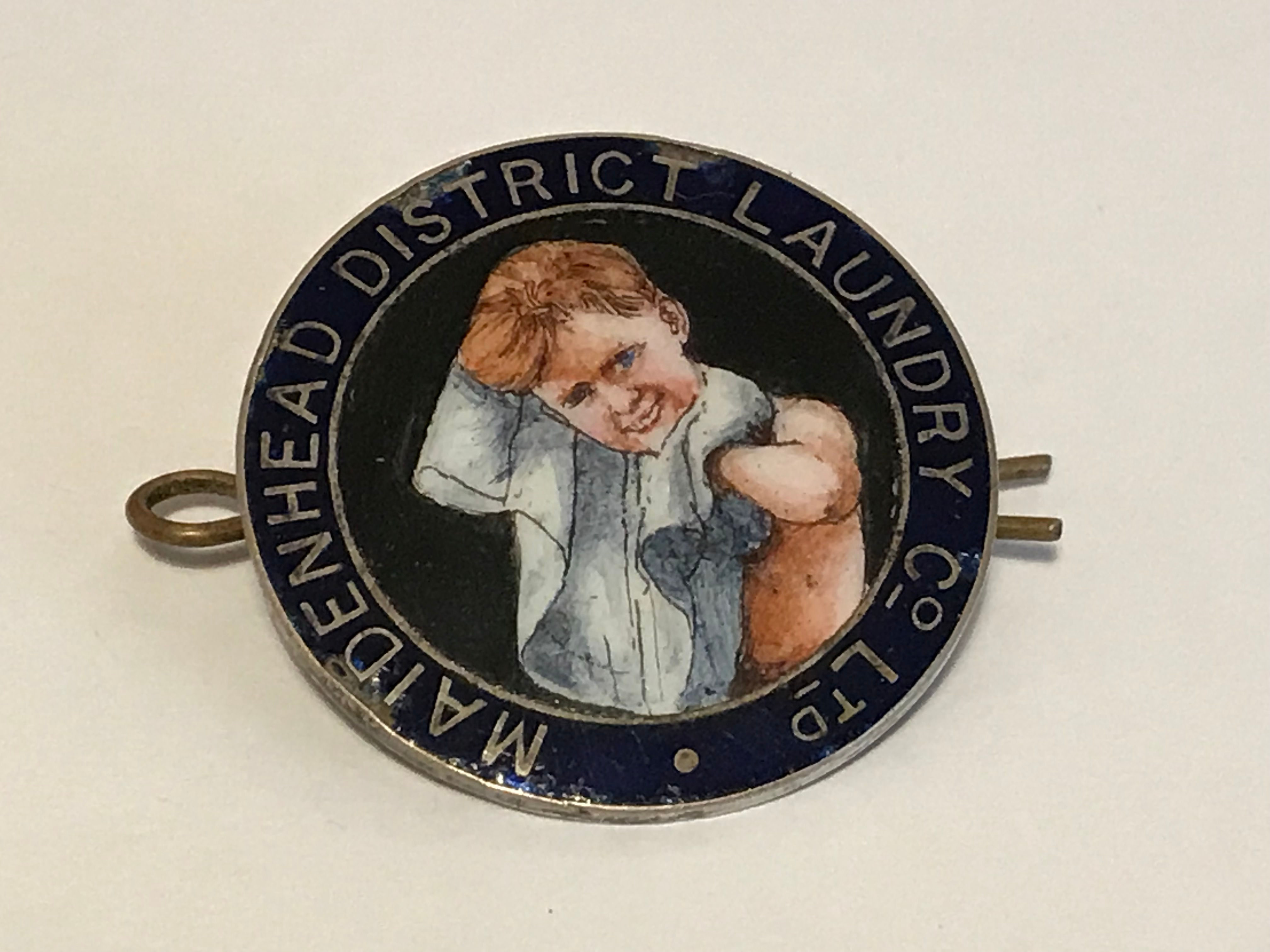 Rare Maidenhead District Laundry Co Ltd Enamel Cap Badge Front