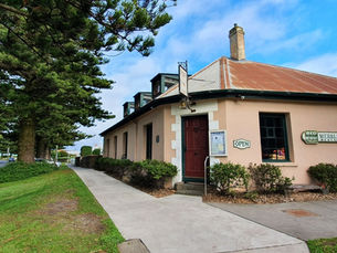 Hotel vs Airbnb vs Hostel: Which Is Right for You?