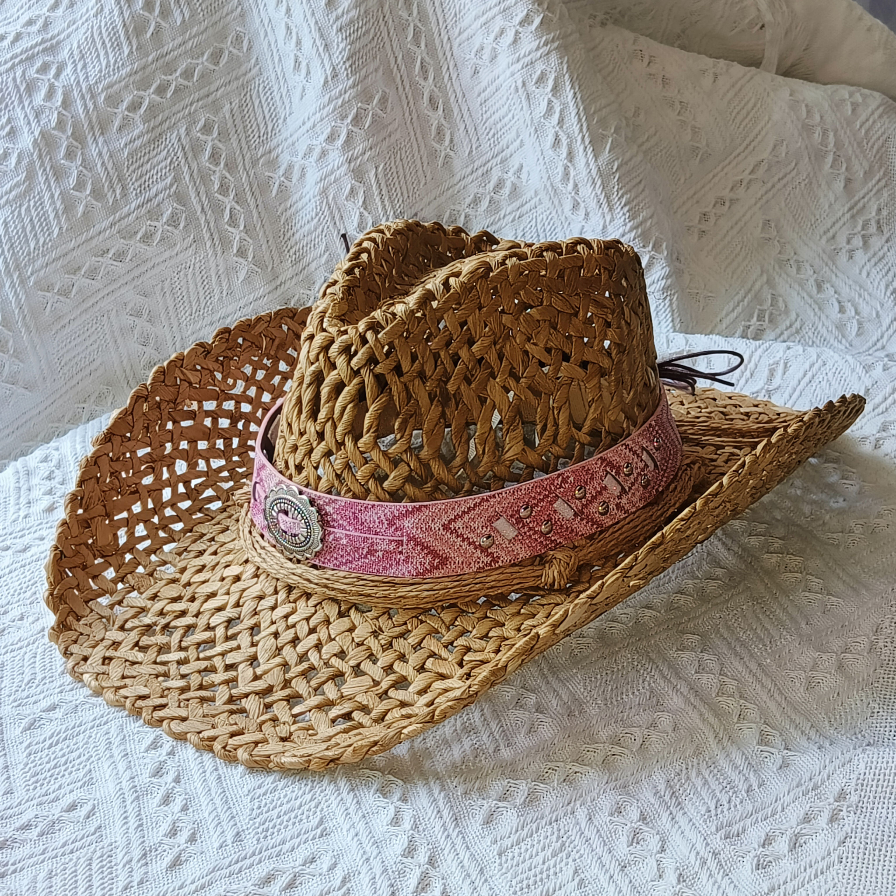 Chapeau de paille cow-boy bohème.