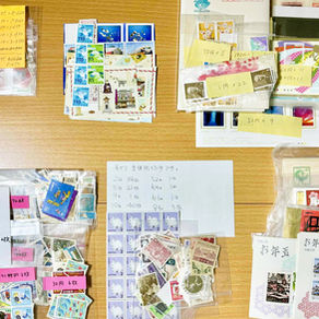 たくさんの未使用はがきや書き損じはがき、切手のご寄付が届いています!