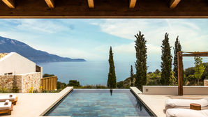 Luxurious poolside scene at the Eliamos hotel. Header image related to the blog post "Refining the voice of a luxury hotel brand"