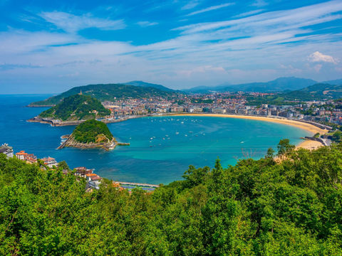 Header image of San Sebastian related to the blog post: "Epic history, long sandy beaches and incredible gastronomy: this is San Sebastian"