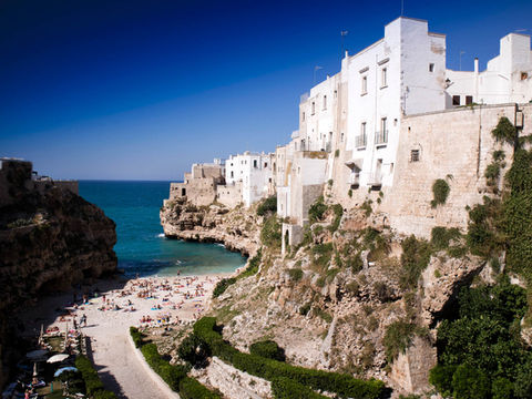 Cover image of the city of Bari: Beautiful Bari - The Gateway to Italy's Enchanting Region of Puglia.