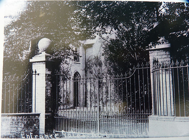 Shelford New Hall 26 HR gates.jpg