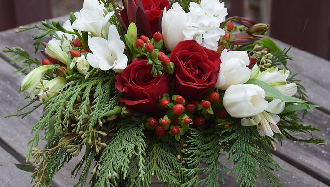 donation-of-holiday-tabletop-arrangement-s