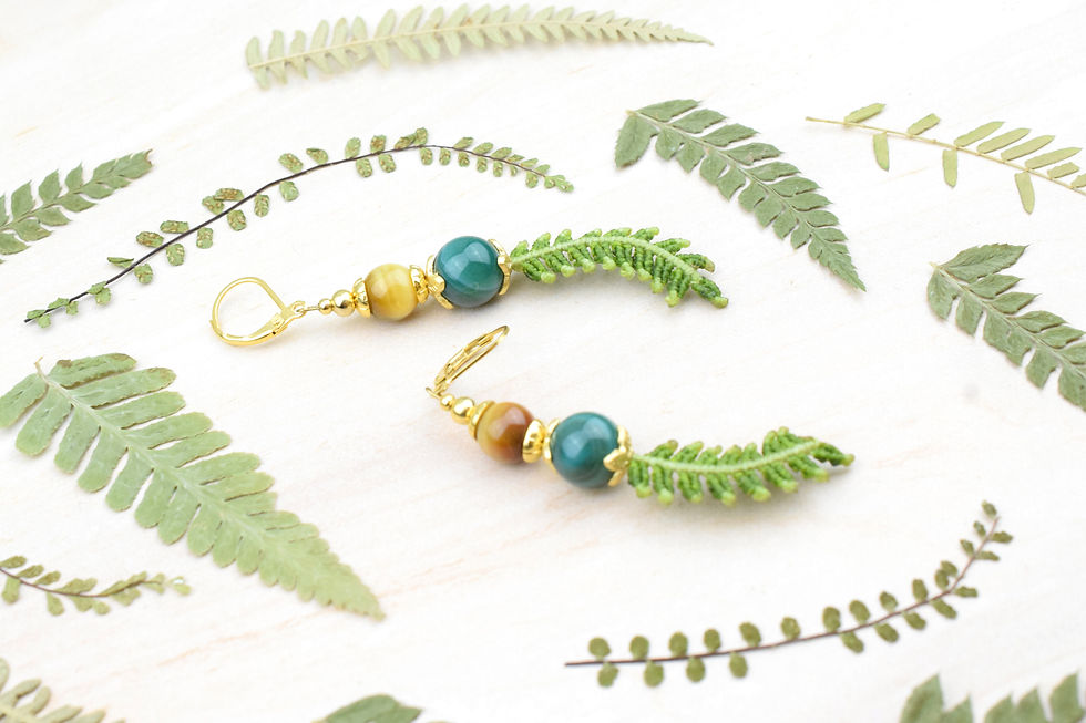 Miniature : Boucles d'oreilles - Petites fougères et perles d'oeil de tigre et agate