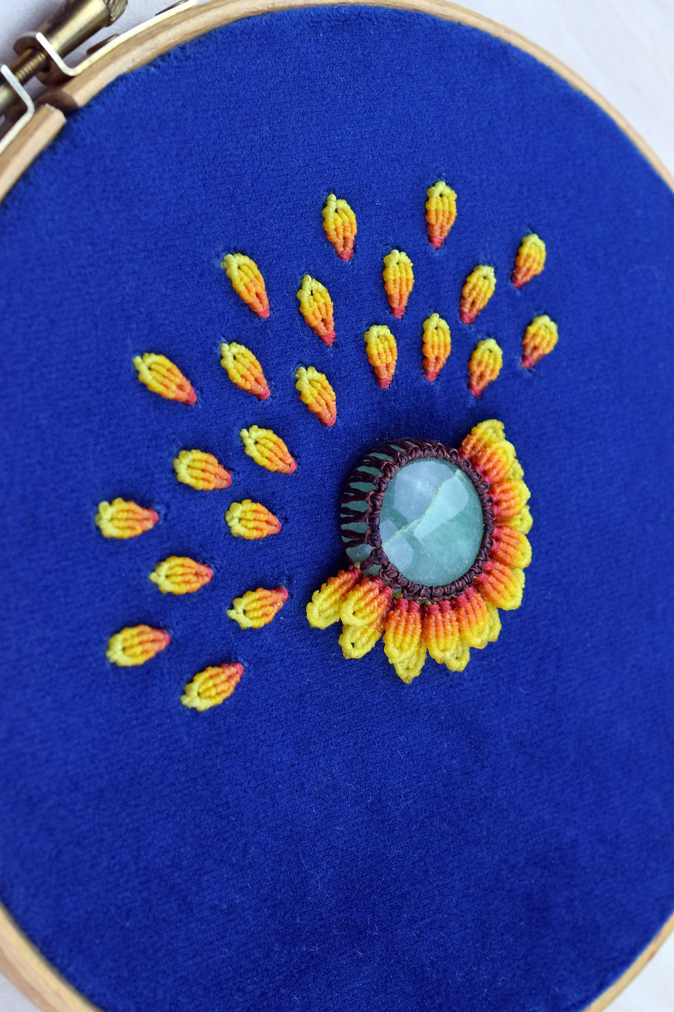 Miniature : Tambour brodé - Tournesol et pétales - soleil Aventurine