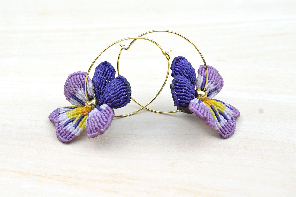 Miniature : Créoles dorées et ses pensées