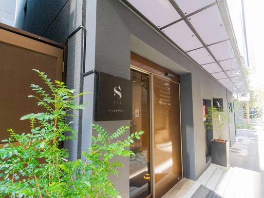 弊社のエントランス看板を設置しました