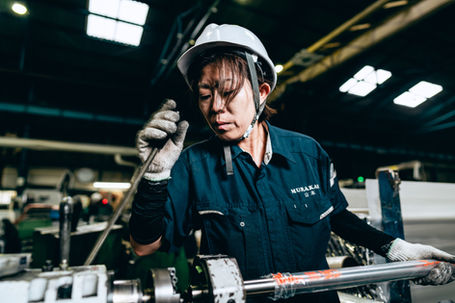 「うちの働く女子たちかっこええやろ?」から始まった【写真集-鉄工女子プロジェクト-】