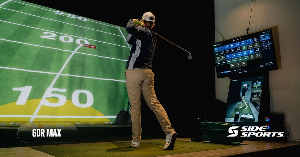 Simulador de golf GOLFZON GDR MAX con sistema de tótems mostrando análisis de swing en tiempo real