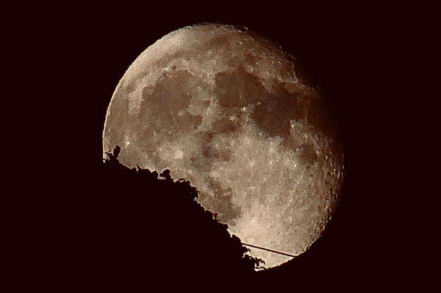 photographie créative ciel lune éclair lac Léman Joëlle Bertoncini