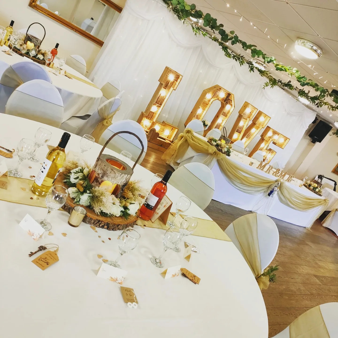 With Cream Rose & Pampas Wreath