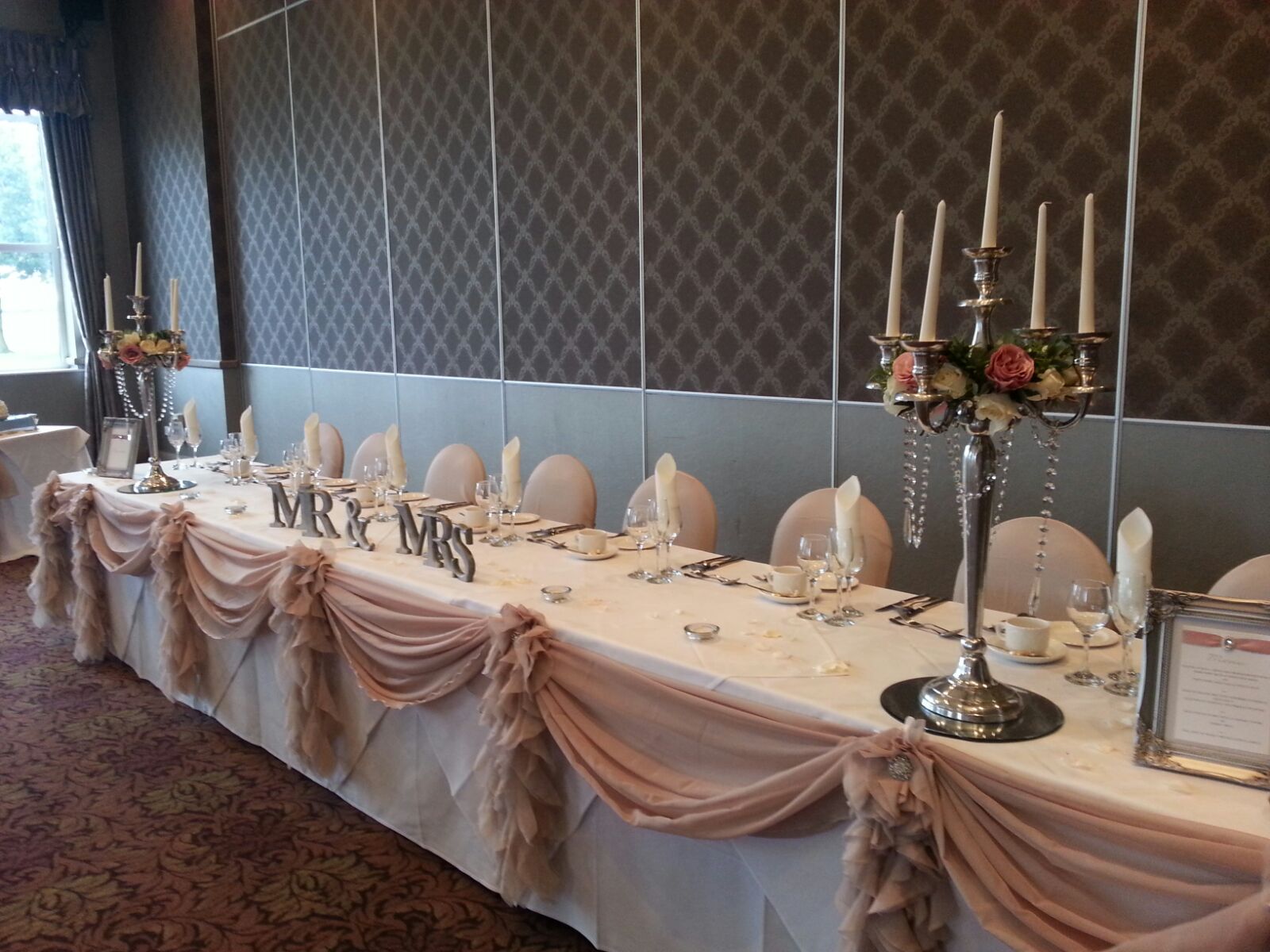 Candelabra with cream rose ria (153)