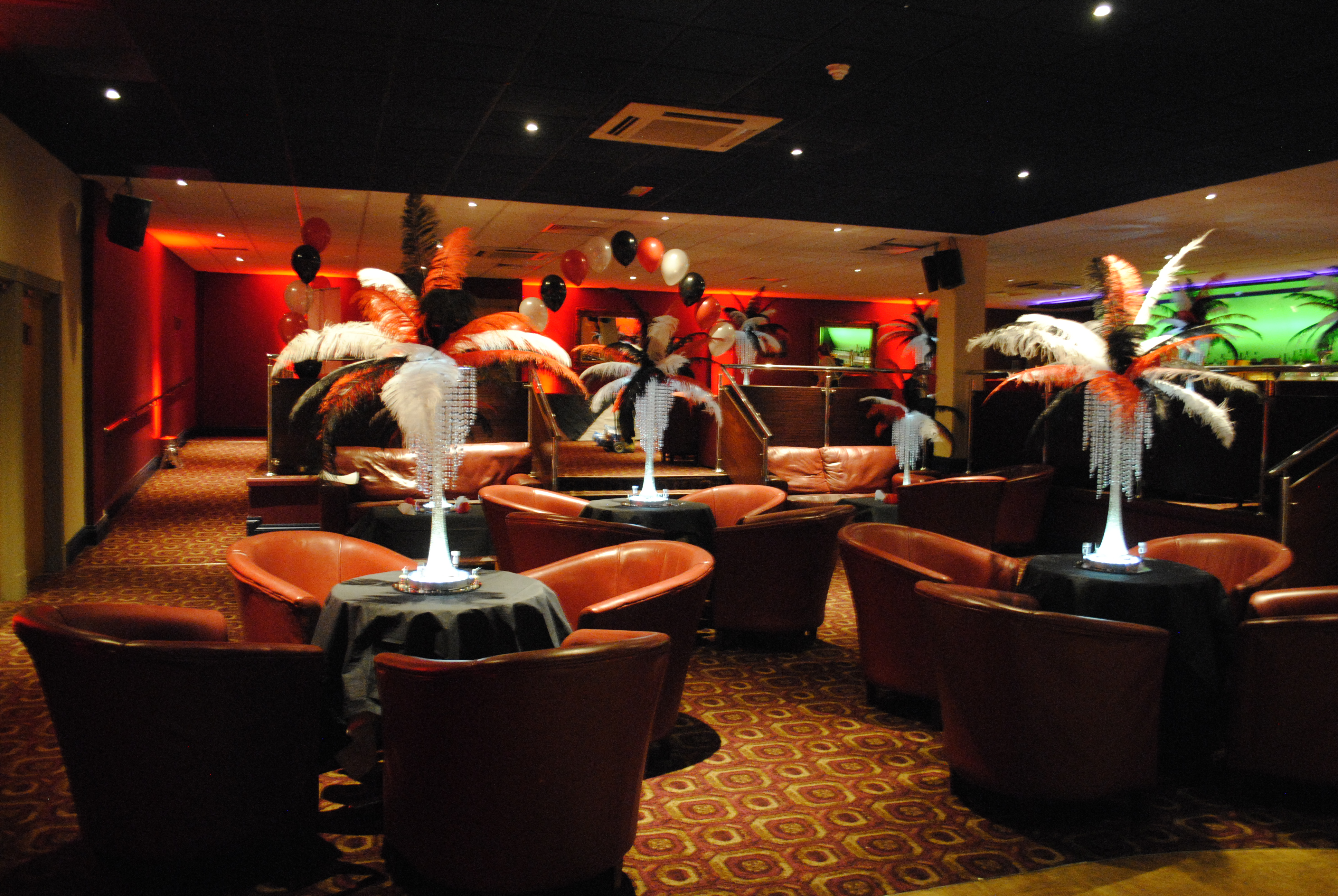 Red uplighting in Scarletts