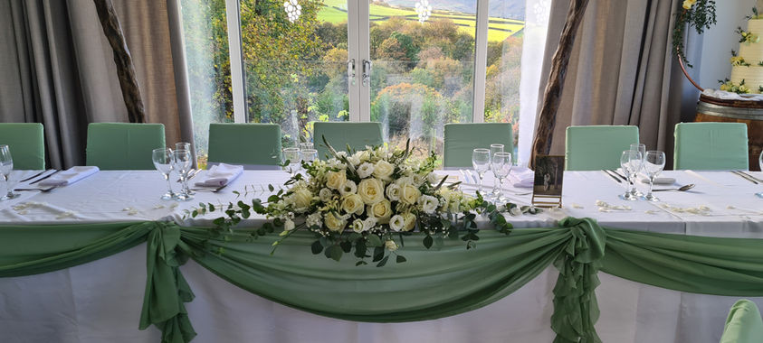 Fresh Ivory & Greenery Long & Low