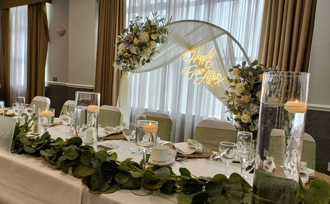 Accent Moongate In Artificial Ivory & Greenery