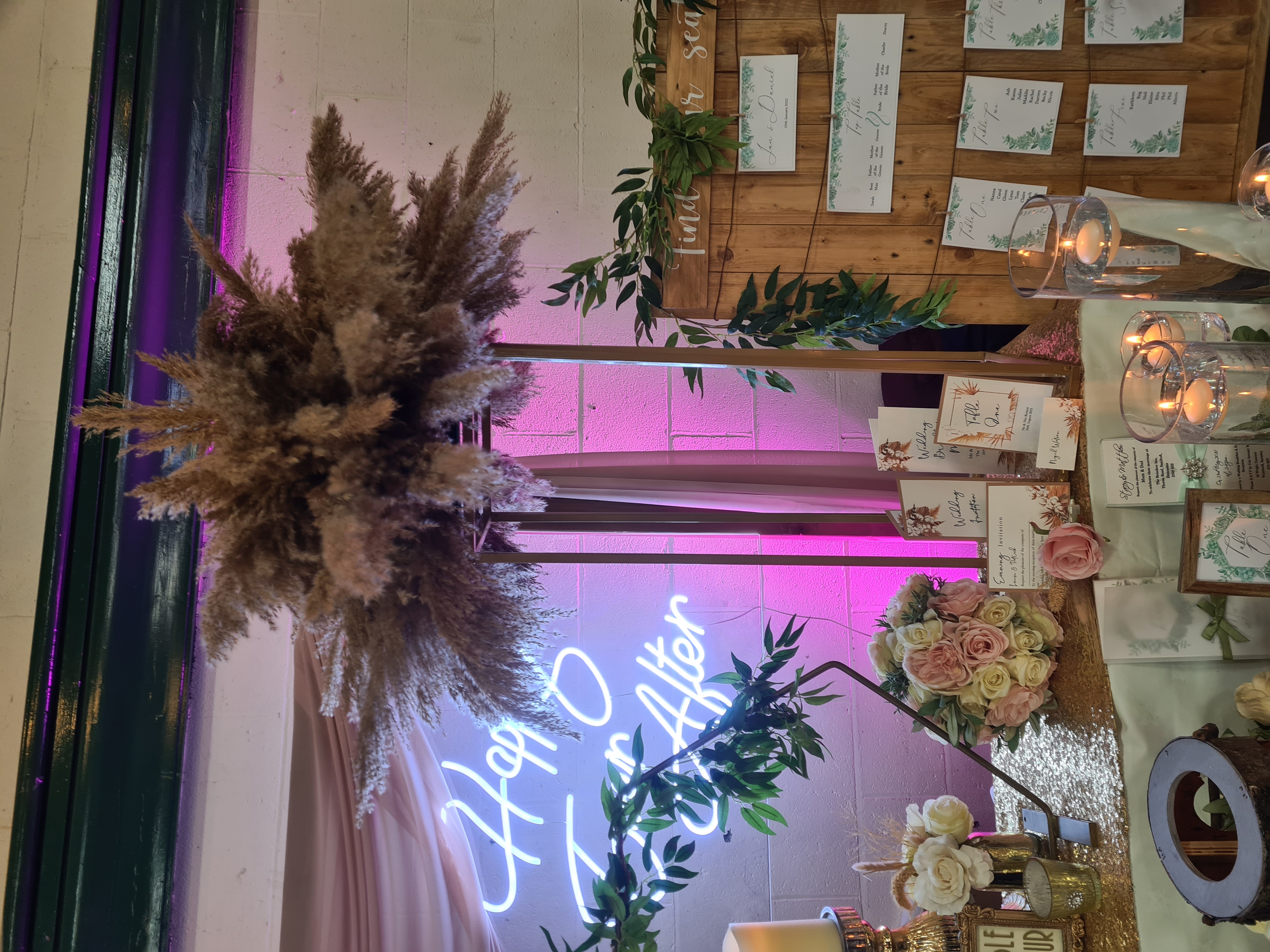 Gold Geometric Stand With Pampas